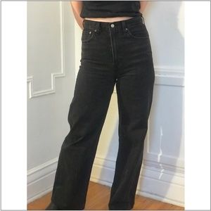 LEVI’S Ribcage high waisted jeans
